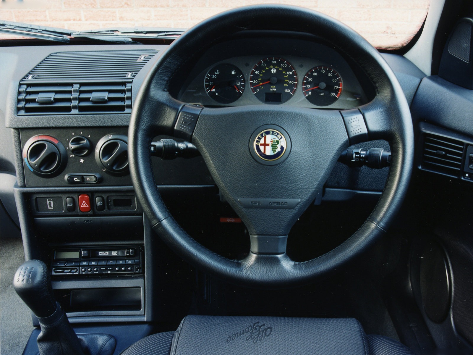Alfa Romeo 146 (1997) – interiér
