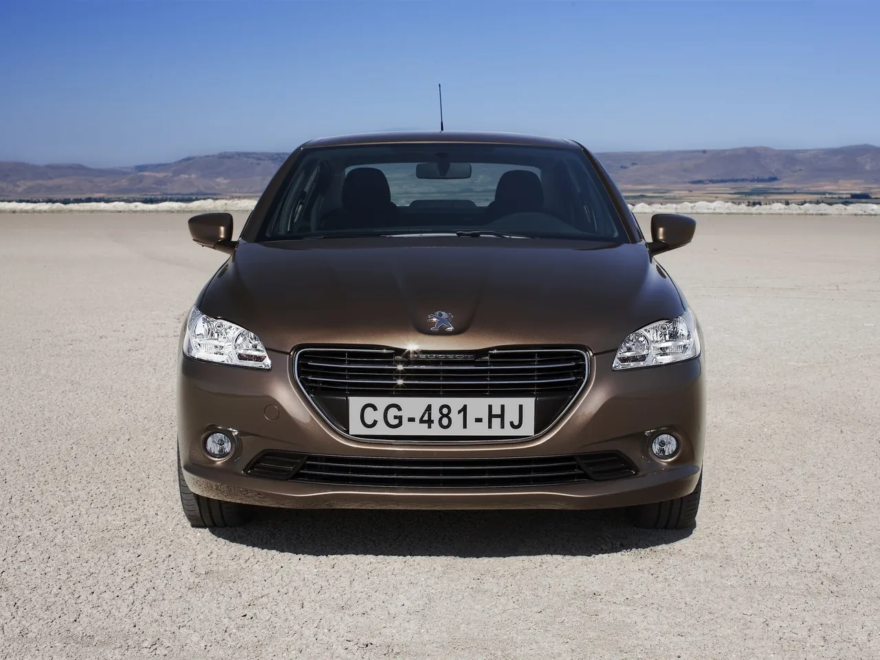 Peugeot 301 (2013) – zepředu