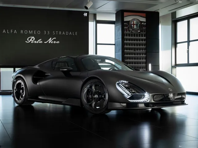 Alfa Romeo 33 Stradale Perla Nera (2026)