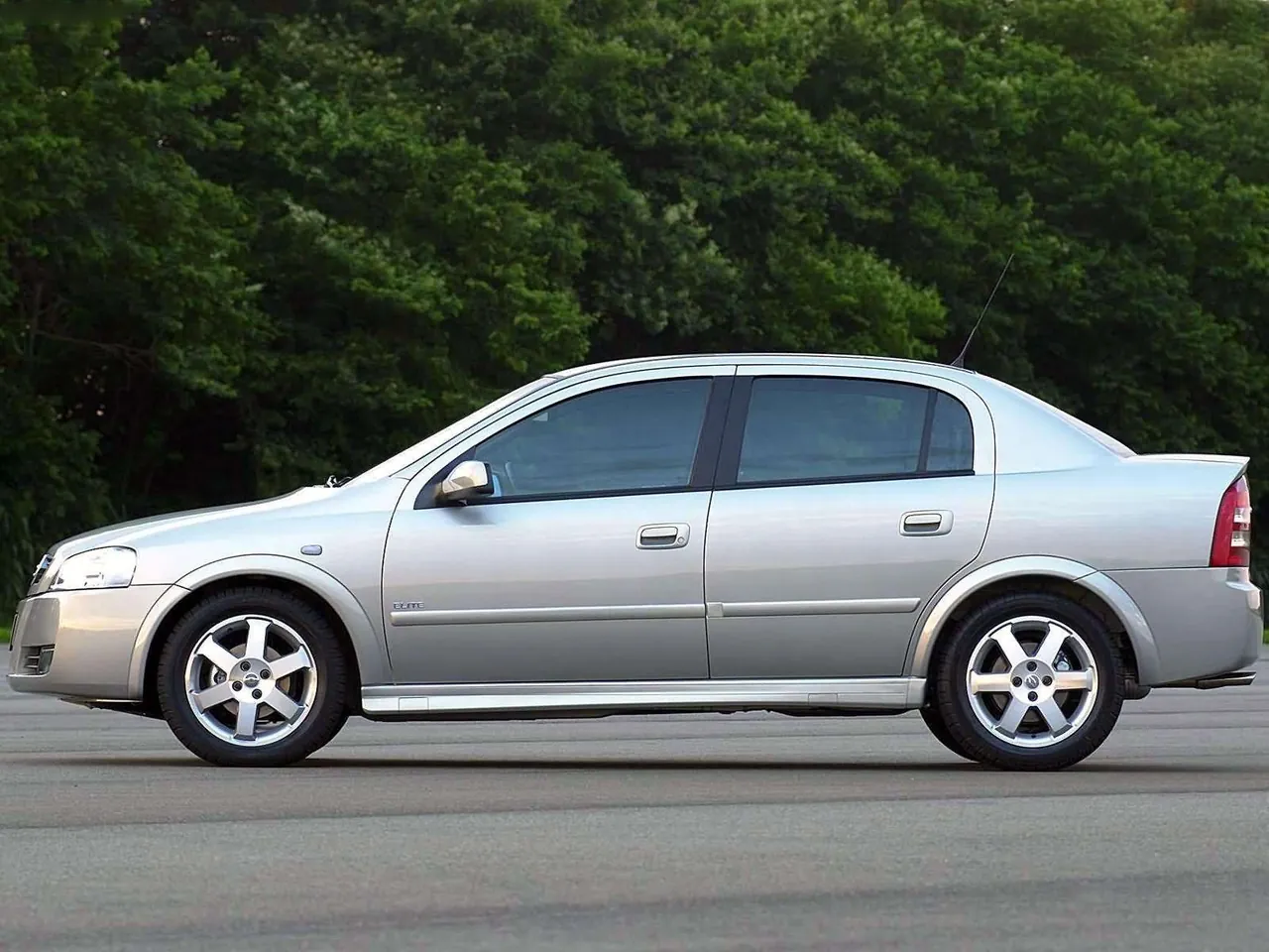 Chevrolet Astra 2.0 Flexpower Elite (2005) – boční profil
