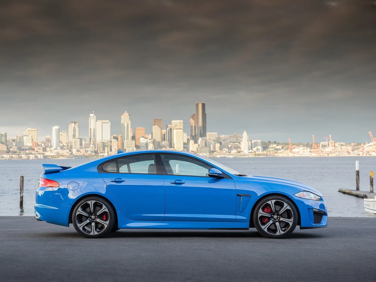 Jaguar XFR-S (2014) – boční profil