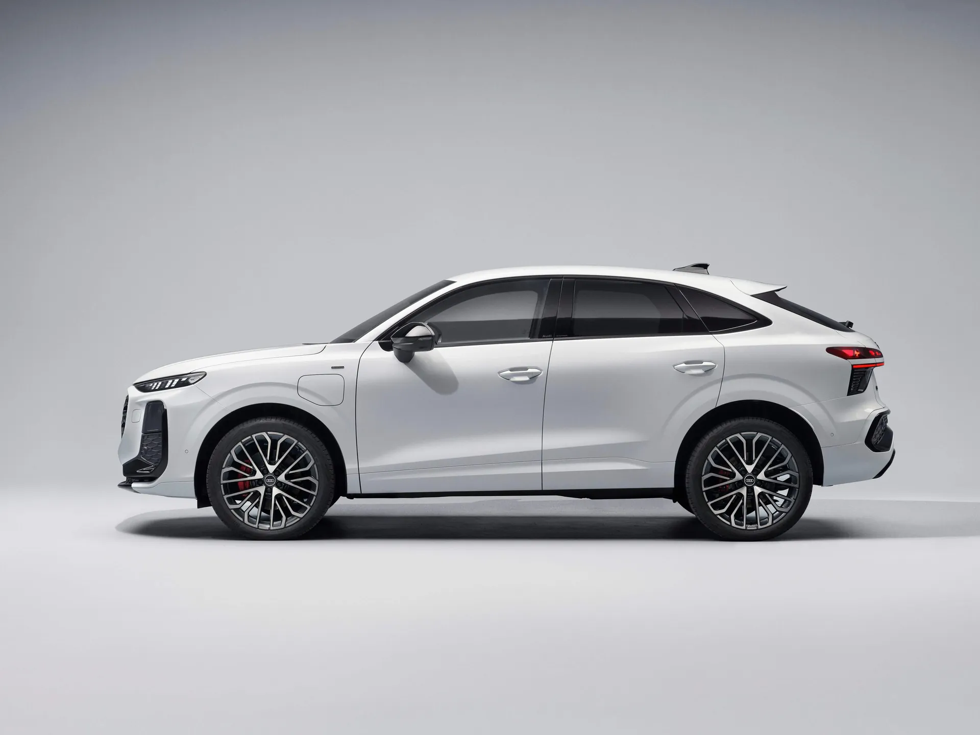 Audi Q3 Sportback (2026) – boční profil