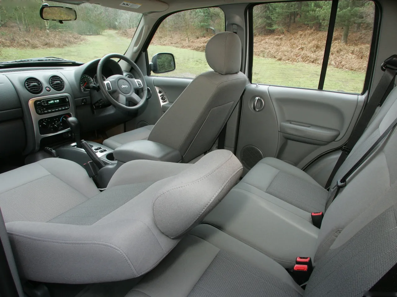 Jeep Cherokee [UK] (2005) - Interior
