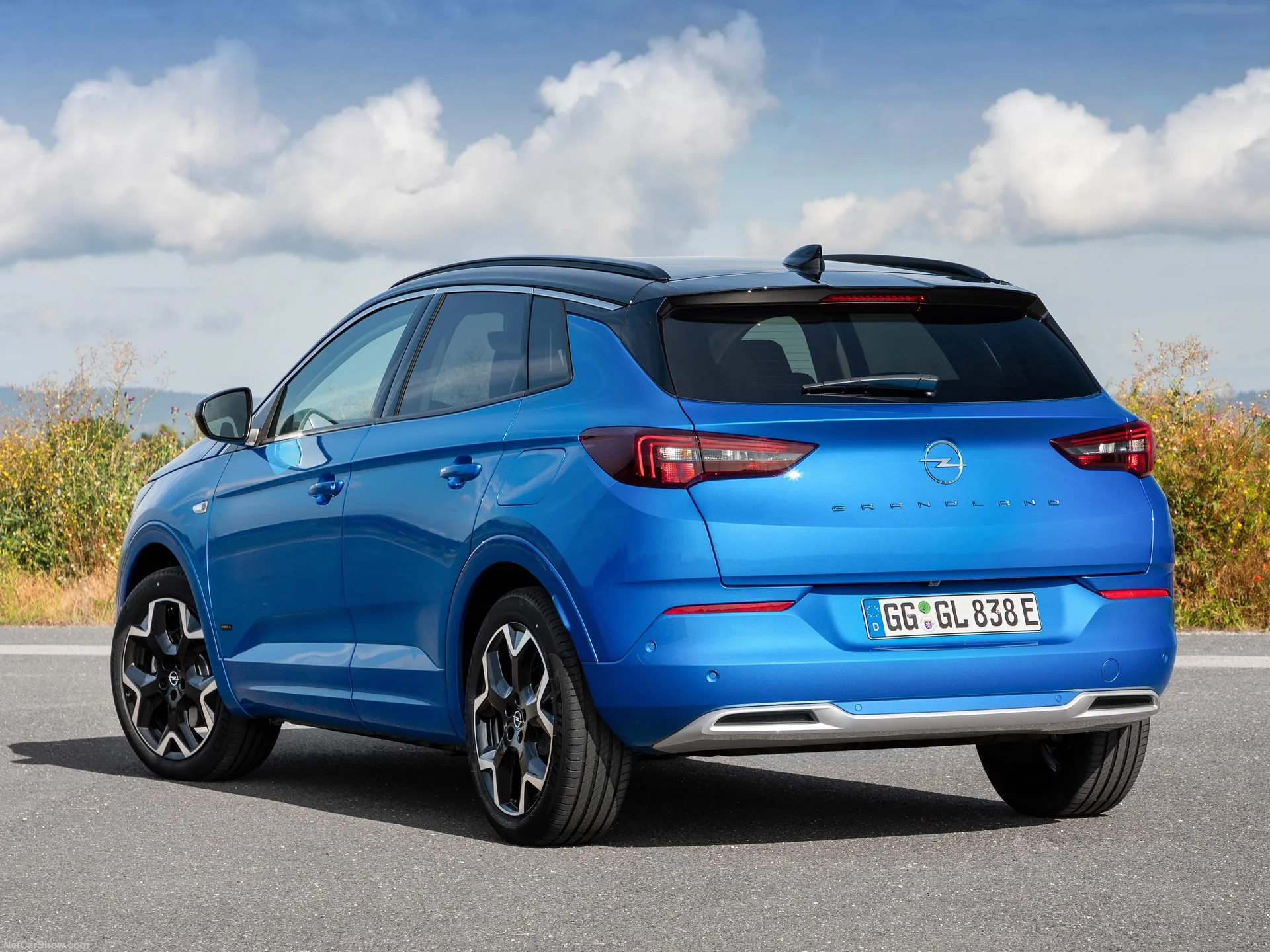 Opel Grandland (2022) – zadní tříčtvrteční pohled