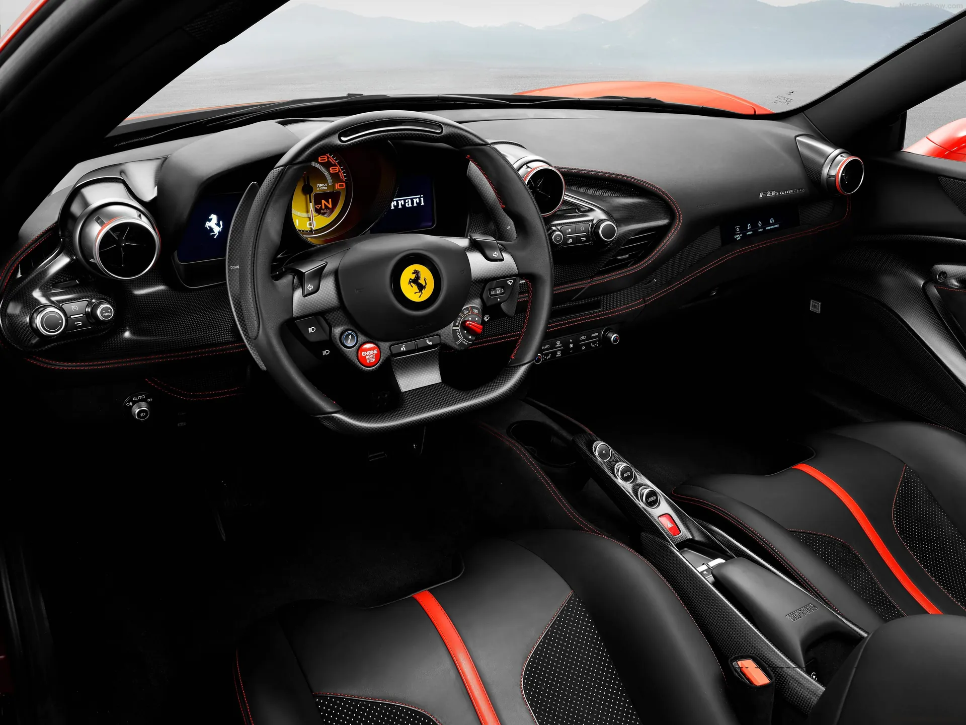 Ferrari F8 Tributo (2020) – interiér