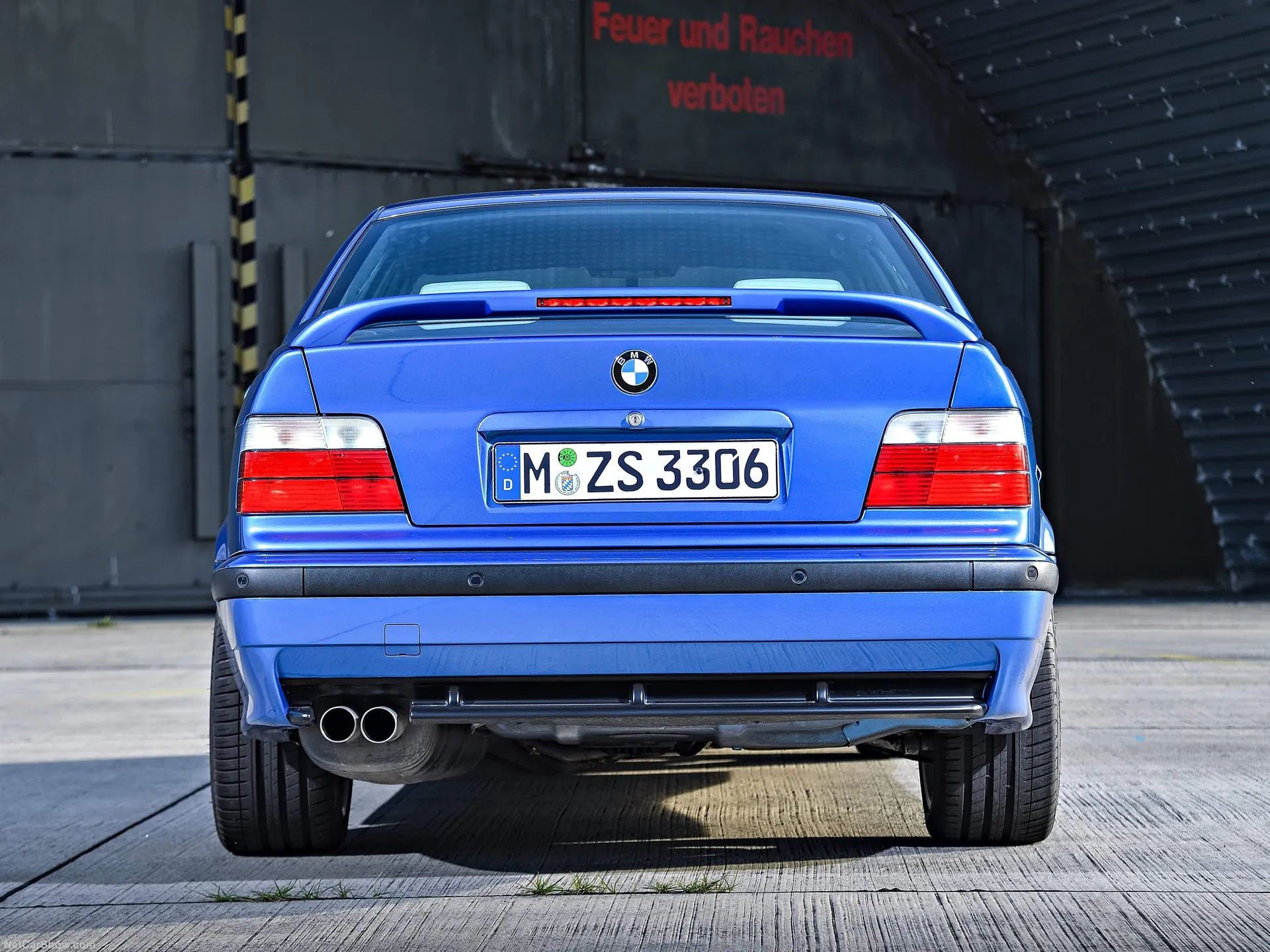 BMW M3 Sedan (1995) – zezadu