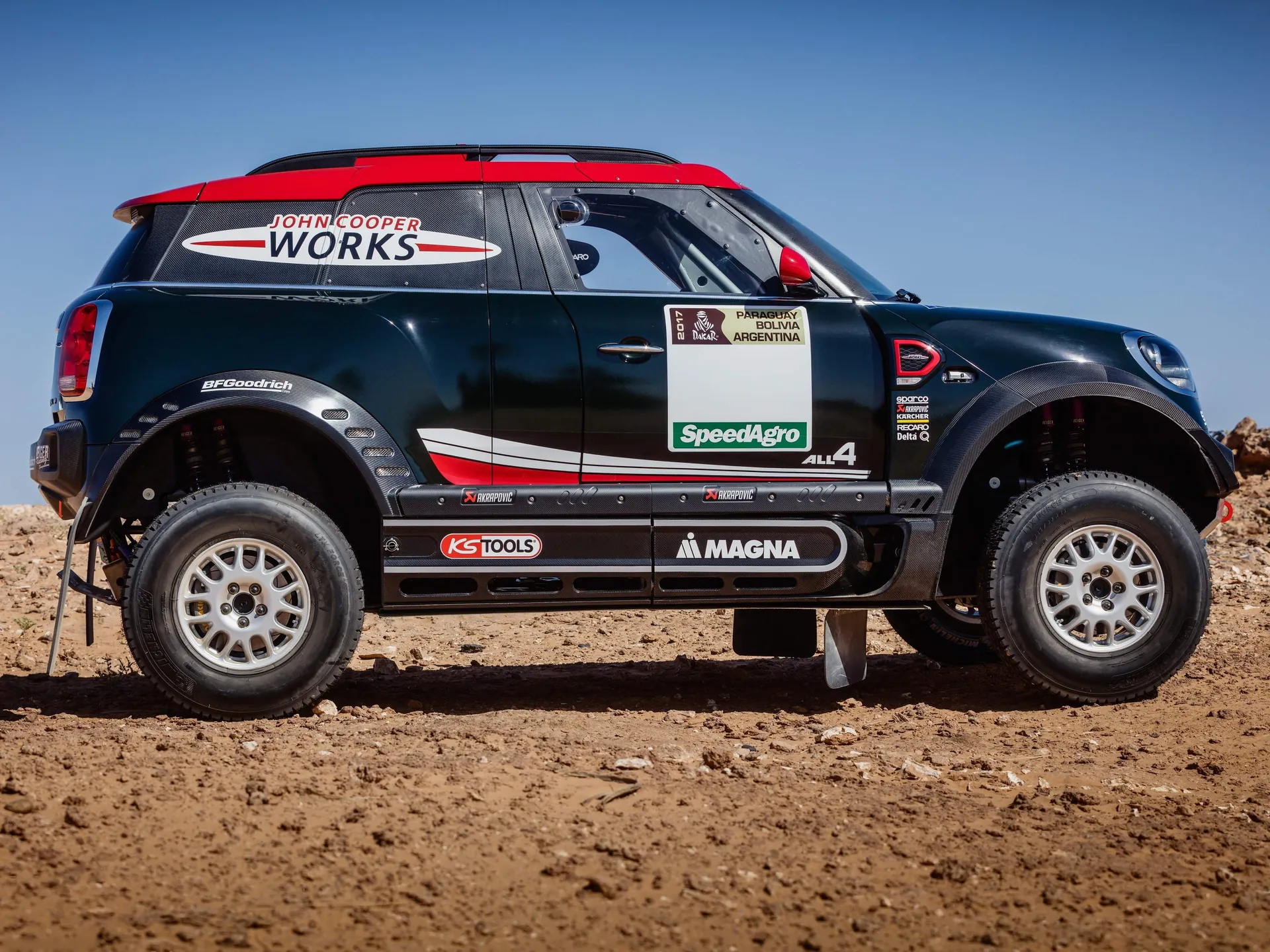 Mini John Cooper Works Rally (2017) – boční profil