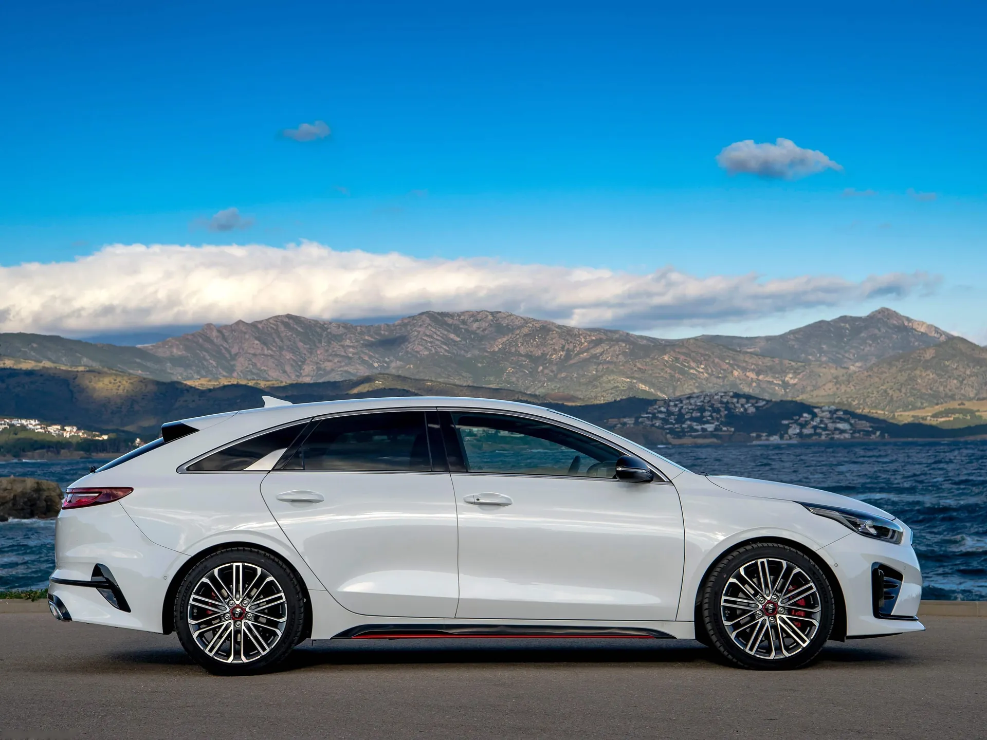 Kia ProCeed GT [UK] (2019) – boční profil