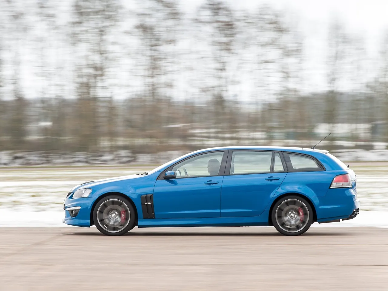 Vauxhall VXR8 Tourer (2013) – boční profil