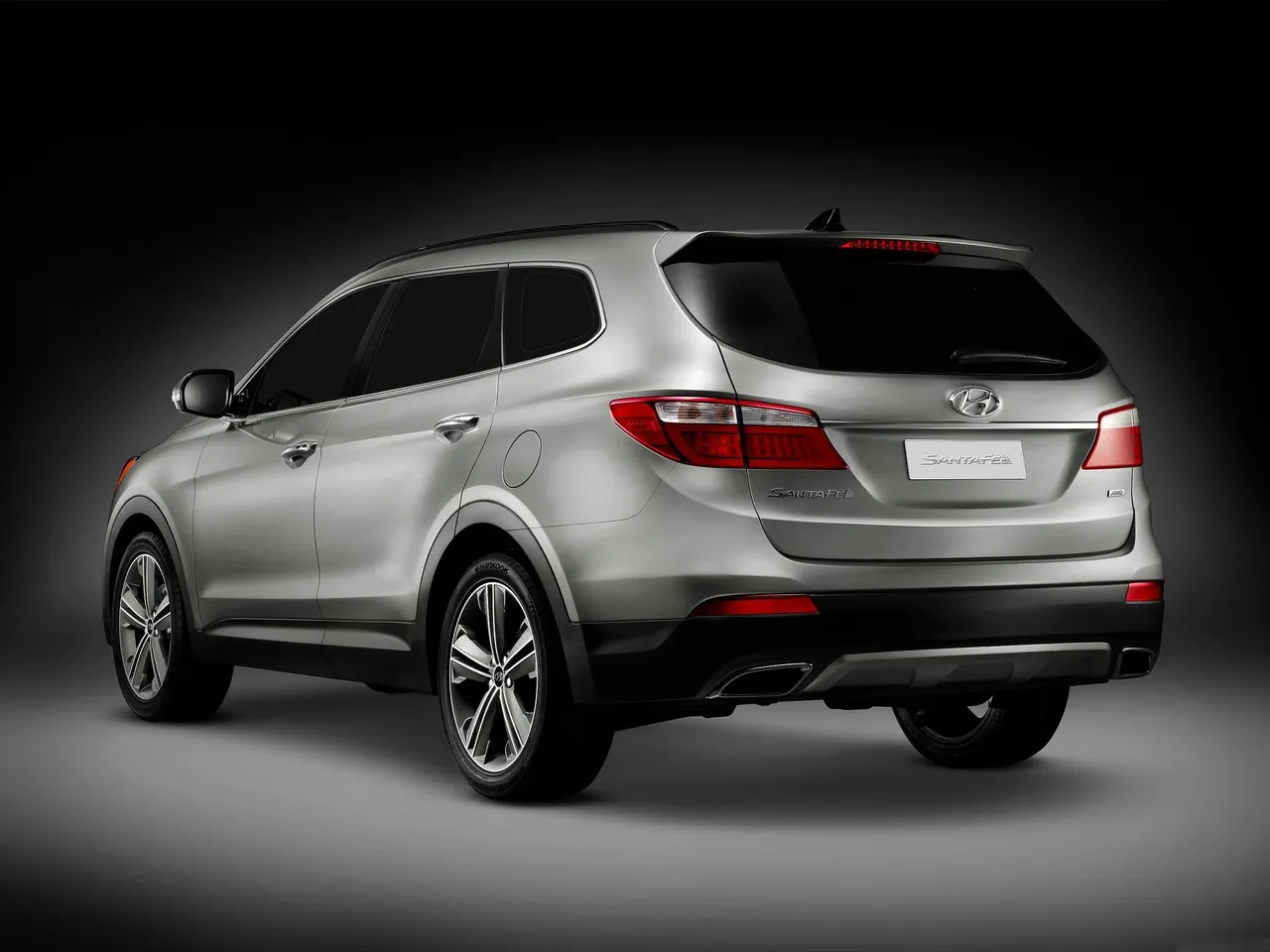 Hyundai Santa Fe (2013) – zadní tříčtvrteční pohled