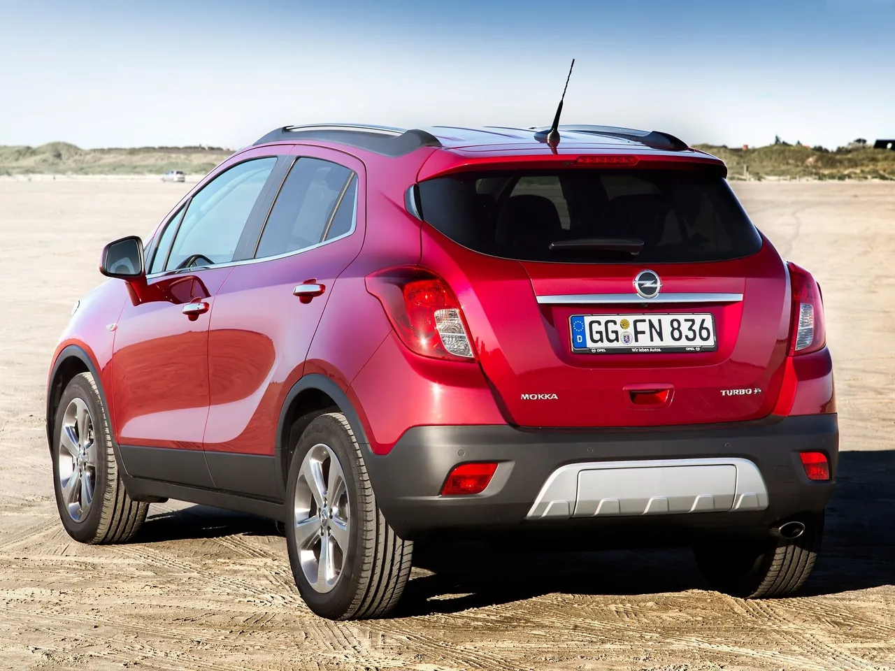 Opel Mokka (2013) – zadní tříčtvrteční pohled