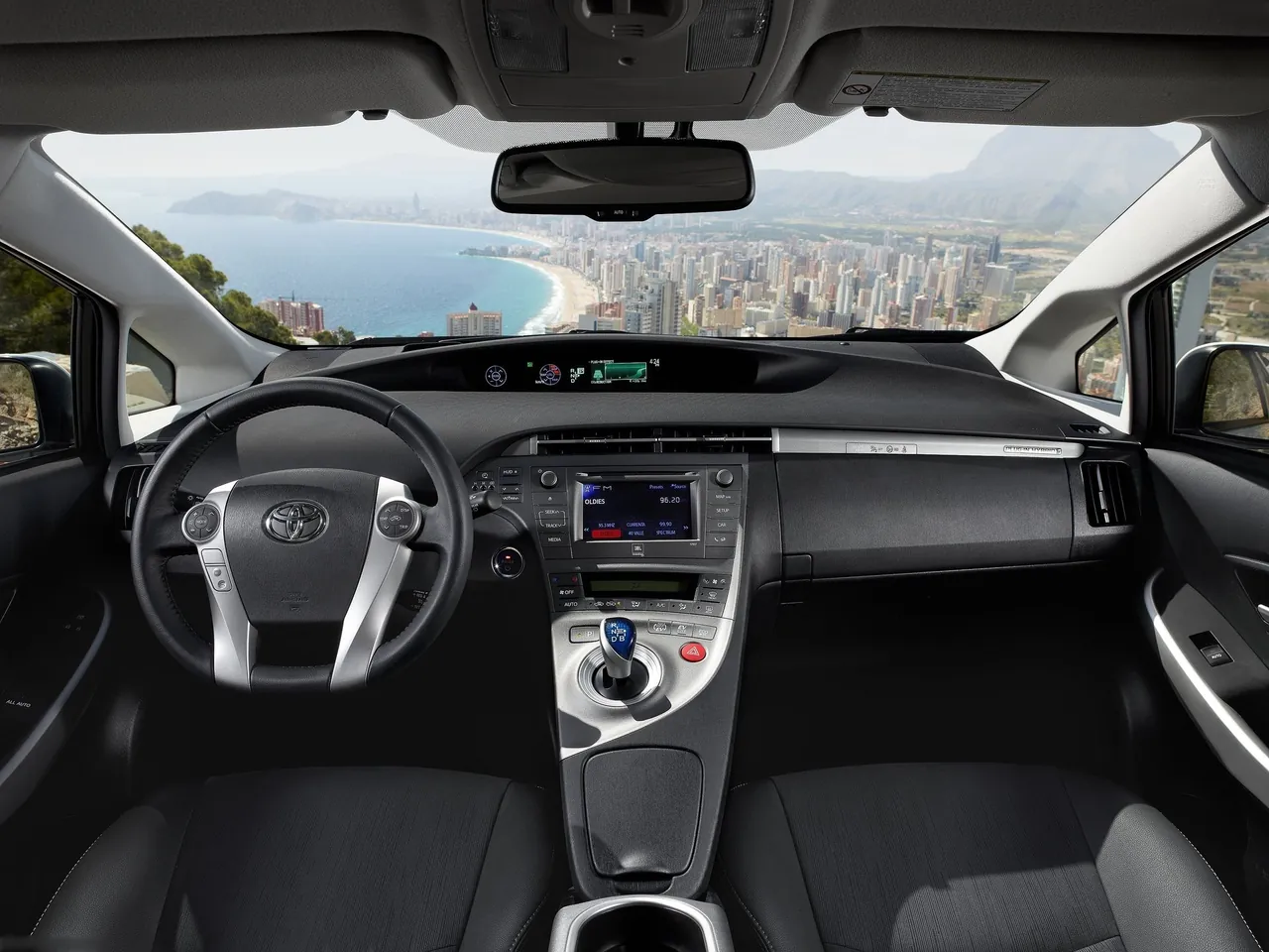 Toyota Prius Plug-in Hybrid (2013) – interiér