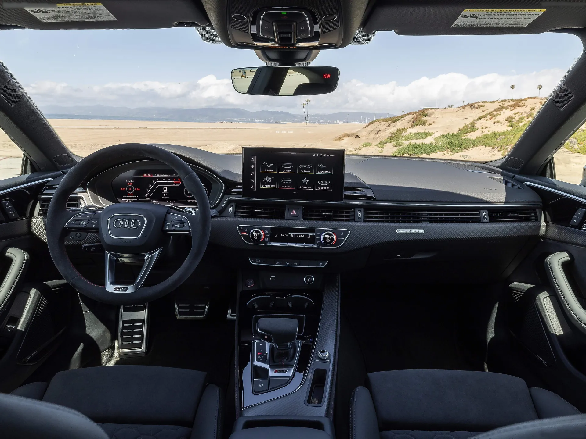 Audi RS5 Coupe Competition Package [US] (2023) – interiér