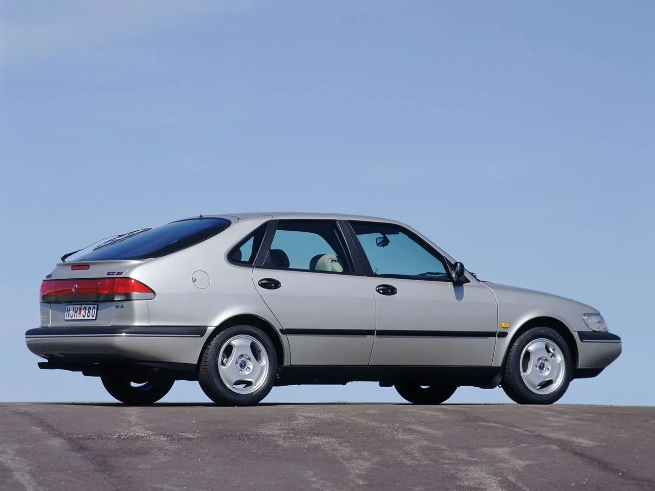 Saab 900 (1997) – zadní tříčtvrteční pohled