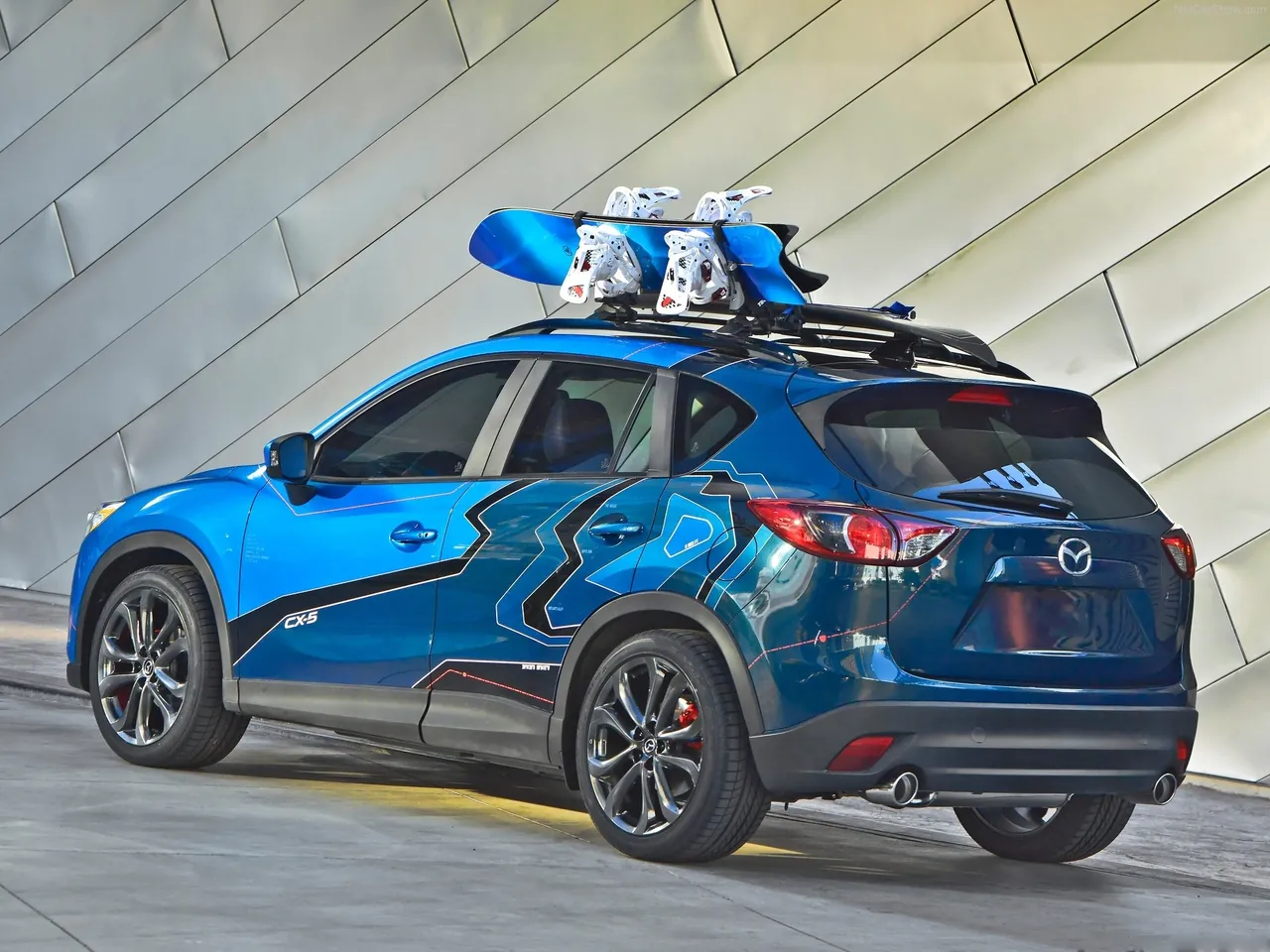 Mazda CX-5 180 Concept (2012) – zadní tříčtvrteční pohled