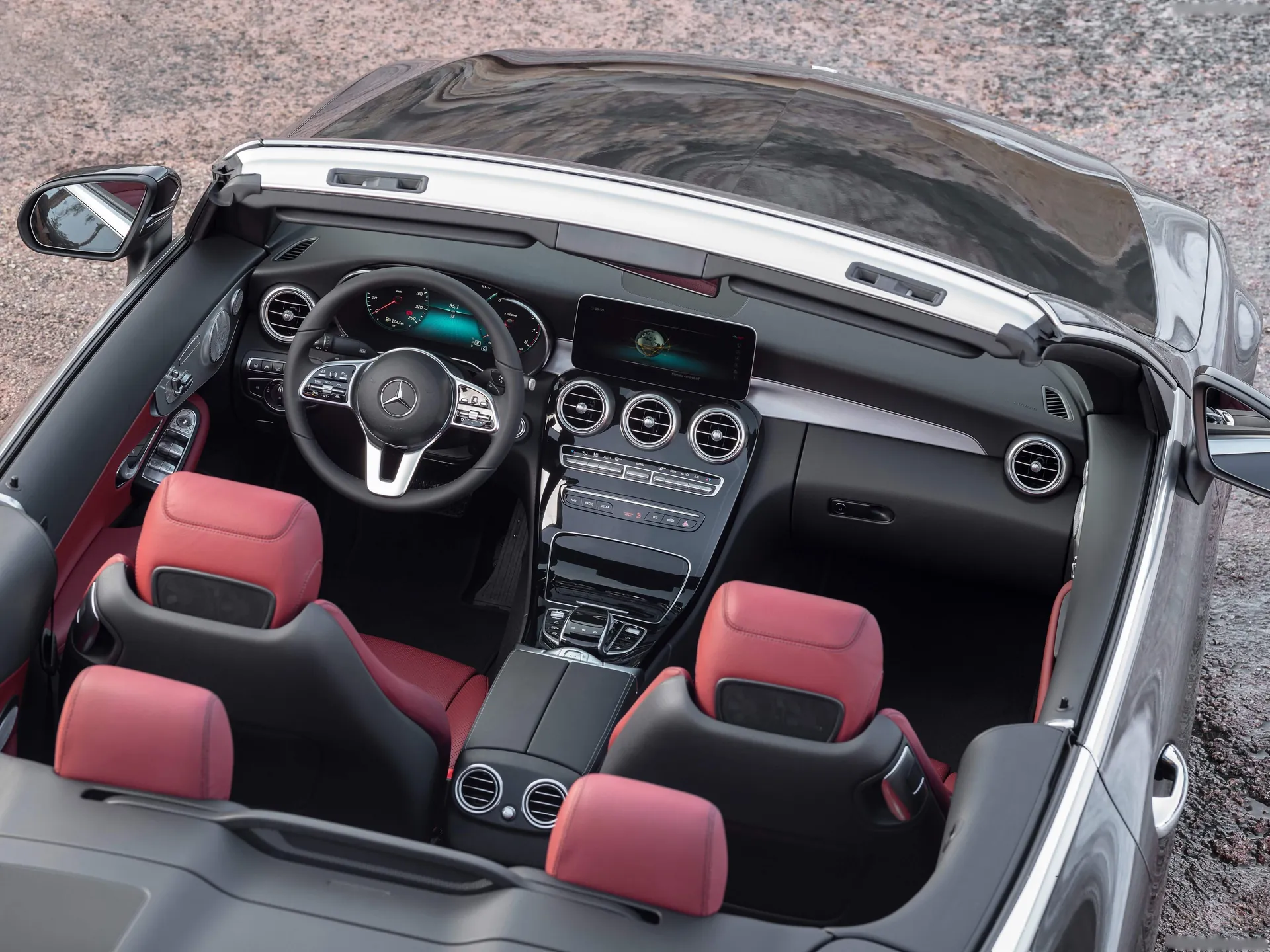 Mercedes-Benz C-Class Cabriolet (2019) – interiér