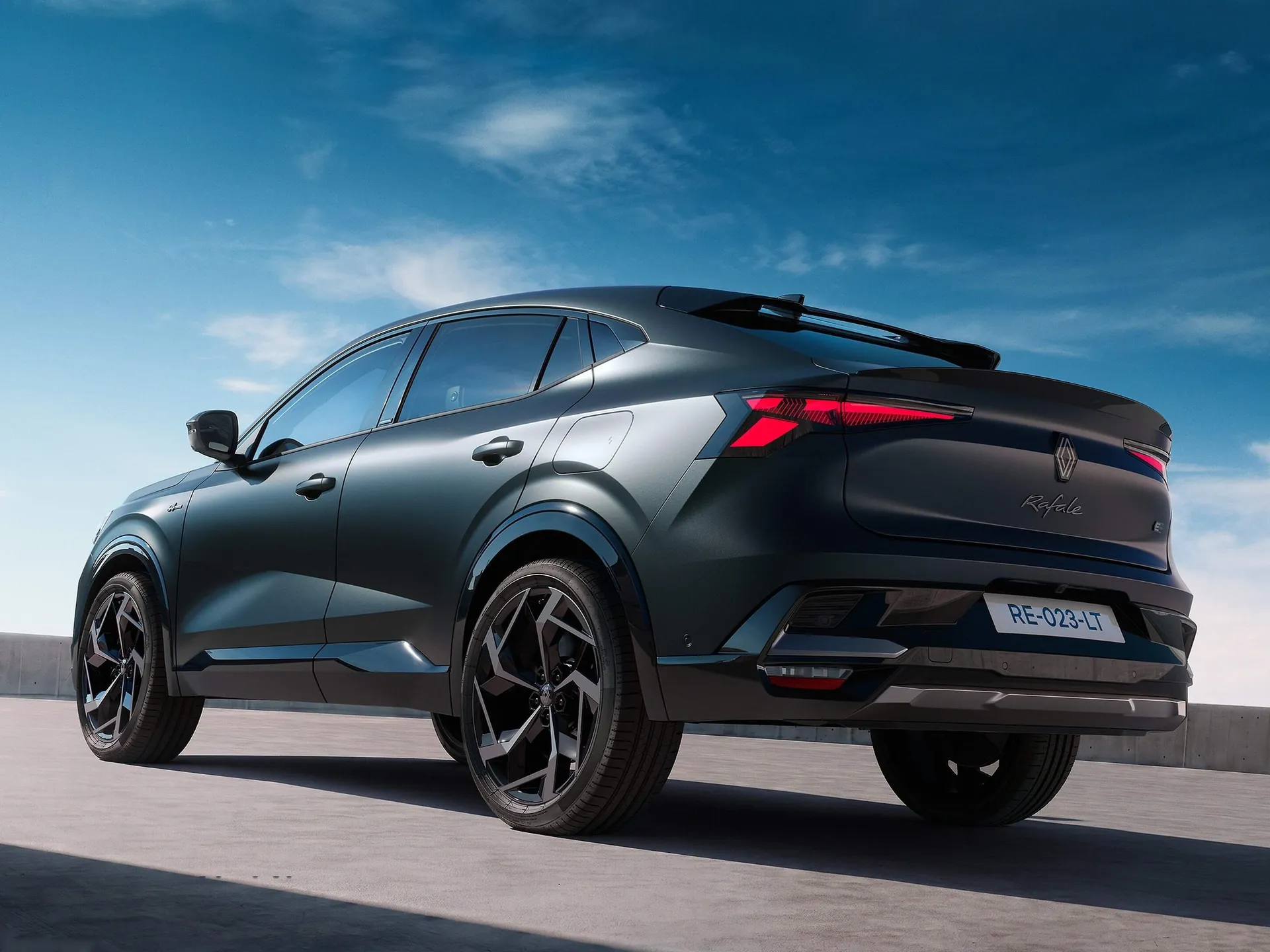 Renault Rafale Hypnotic Limited Edition (2026) – zadní tříčtvrteční pohled