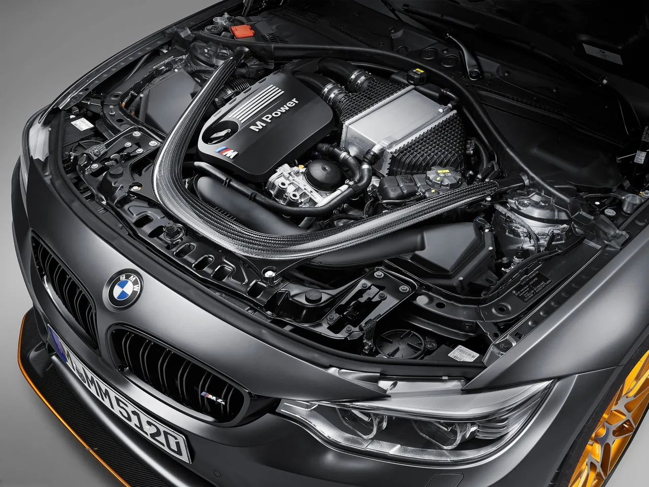 BMW M4 GTS (2016) – motorový prostor