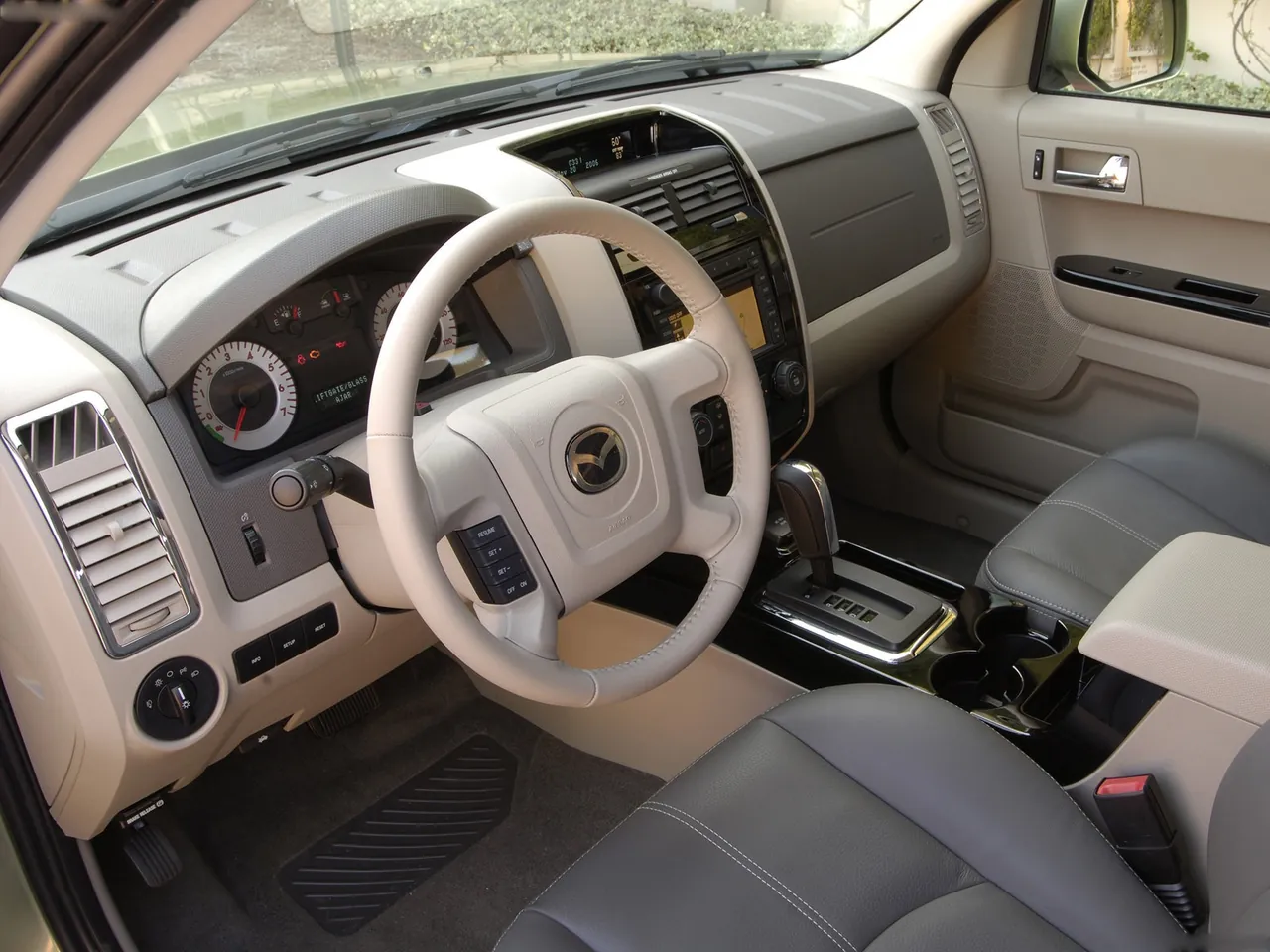 Mazda Tribute Hybrid-Electric Vehicle (2008) – interiér