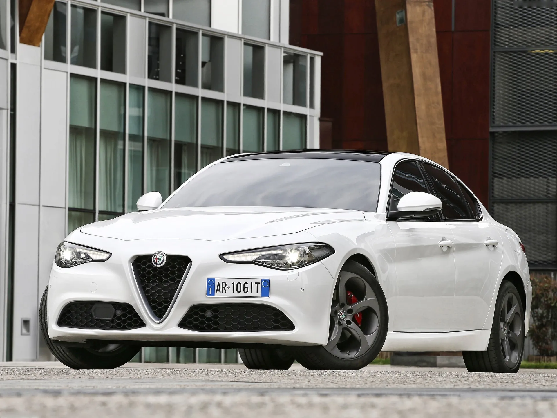 Alfa Romeo Giulia (2016)