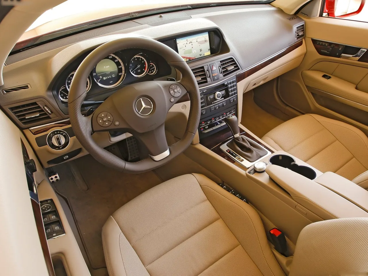 Mercedes-Benz E550 Coupe (2010) - Interior