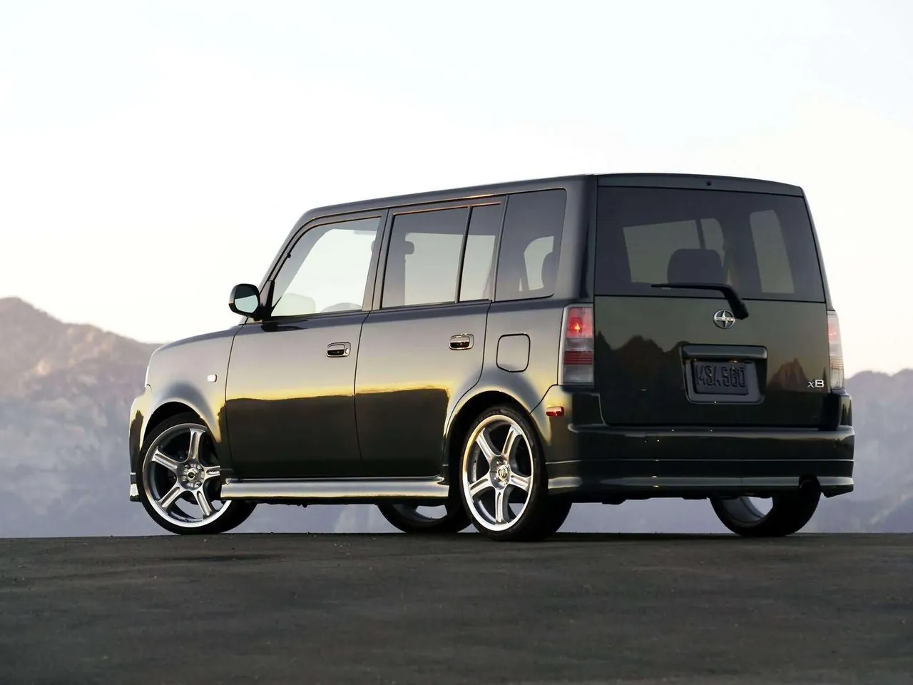 Scion TRDEquipped xB (2005) – zadní tříčtvrteční pohled