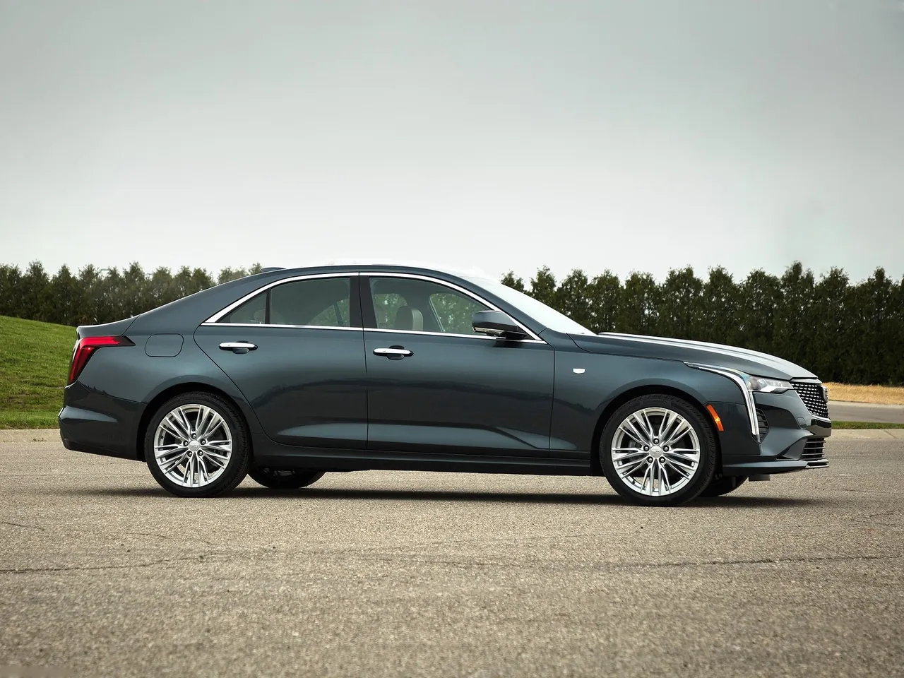 Cadillac CT4 (2020) – boční profil