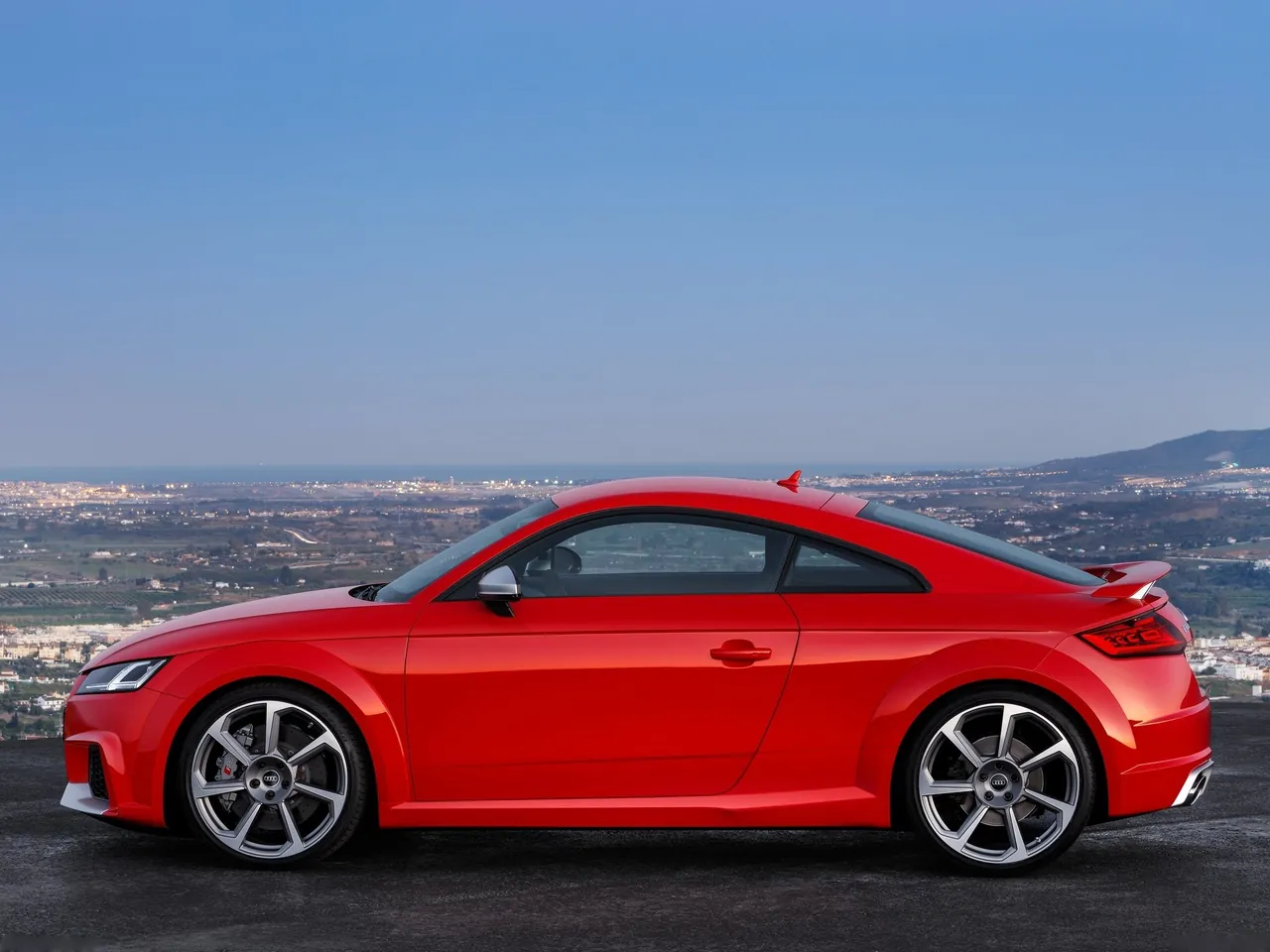 Audi TT RS Coupe (2017) – boční profil