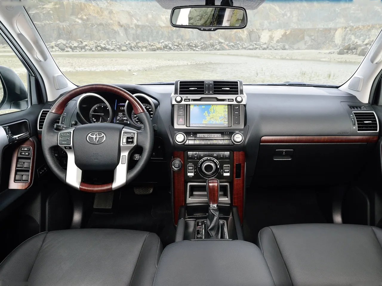 Toyota Land Cruiser (2014) – interiér