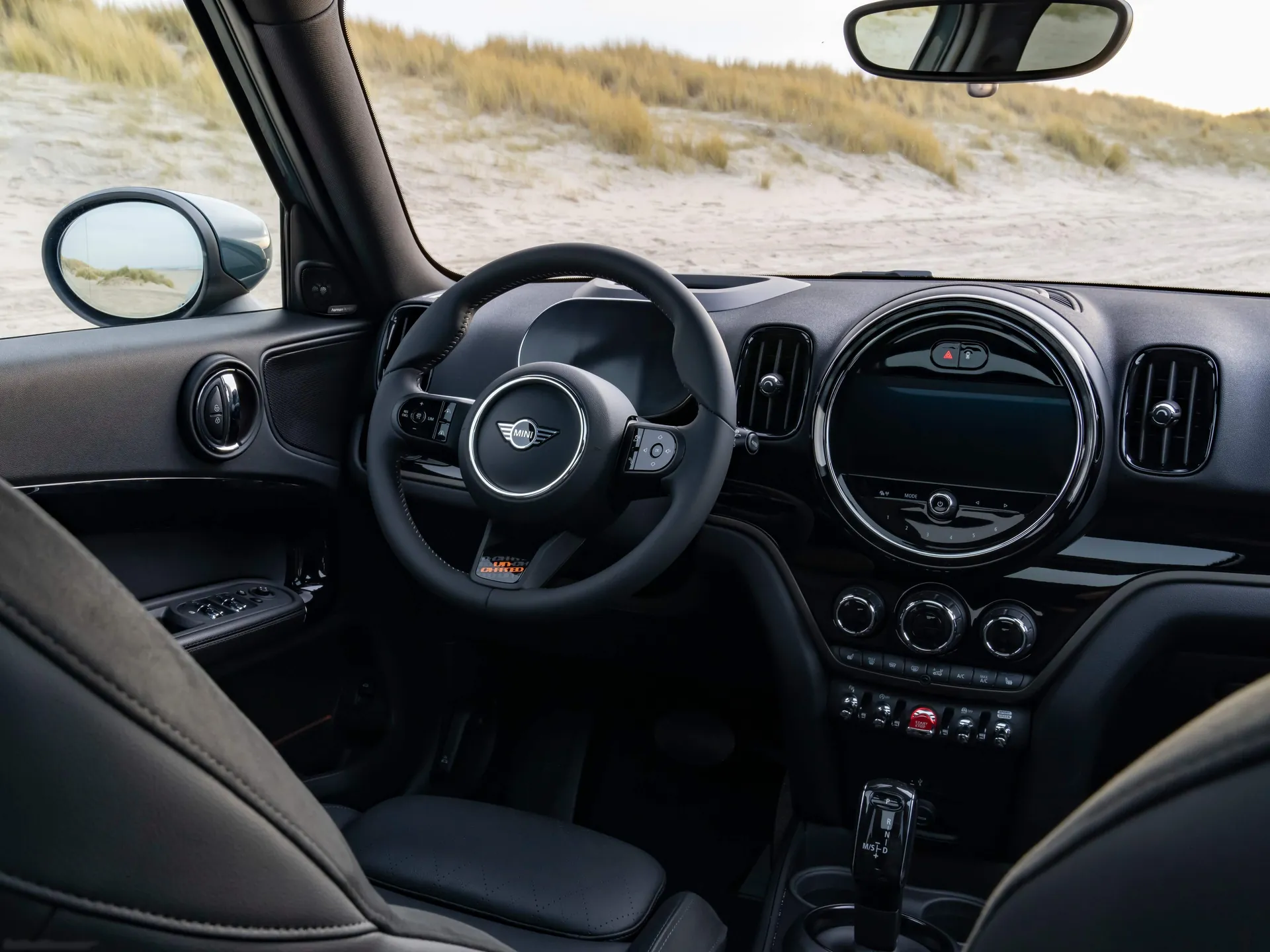 Mini Countryman Cooper S ALL4 Uncharted Edition (2023) – interiér