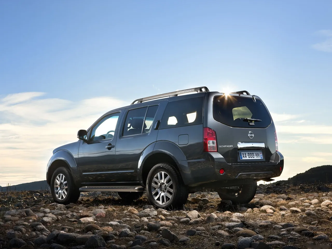 Nissan Pathfinder (2010) – zadní tříčtvrteční pohled