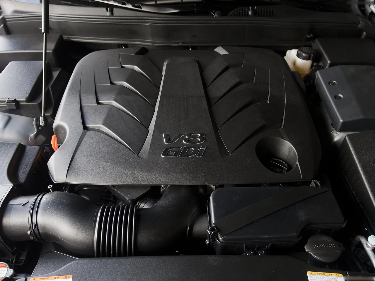 Hyundai Genesis (2012) – motorový prostor