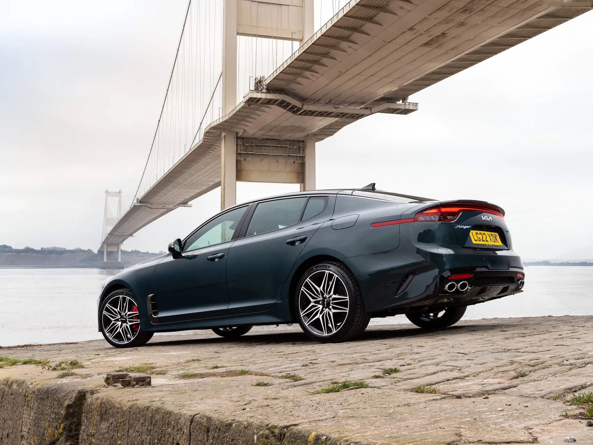 Kia Stinger [UK] (2022) – zadní tříčtvrteční pohled