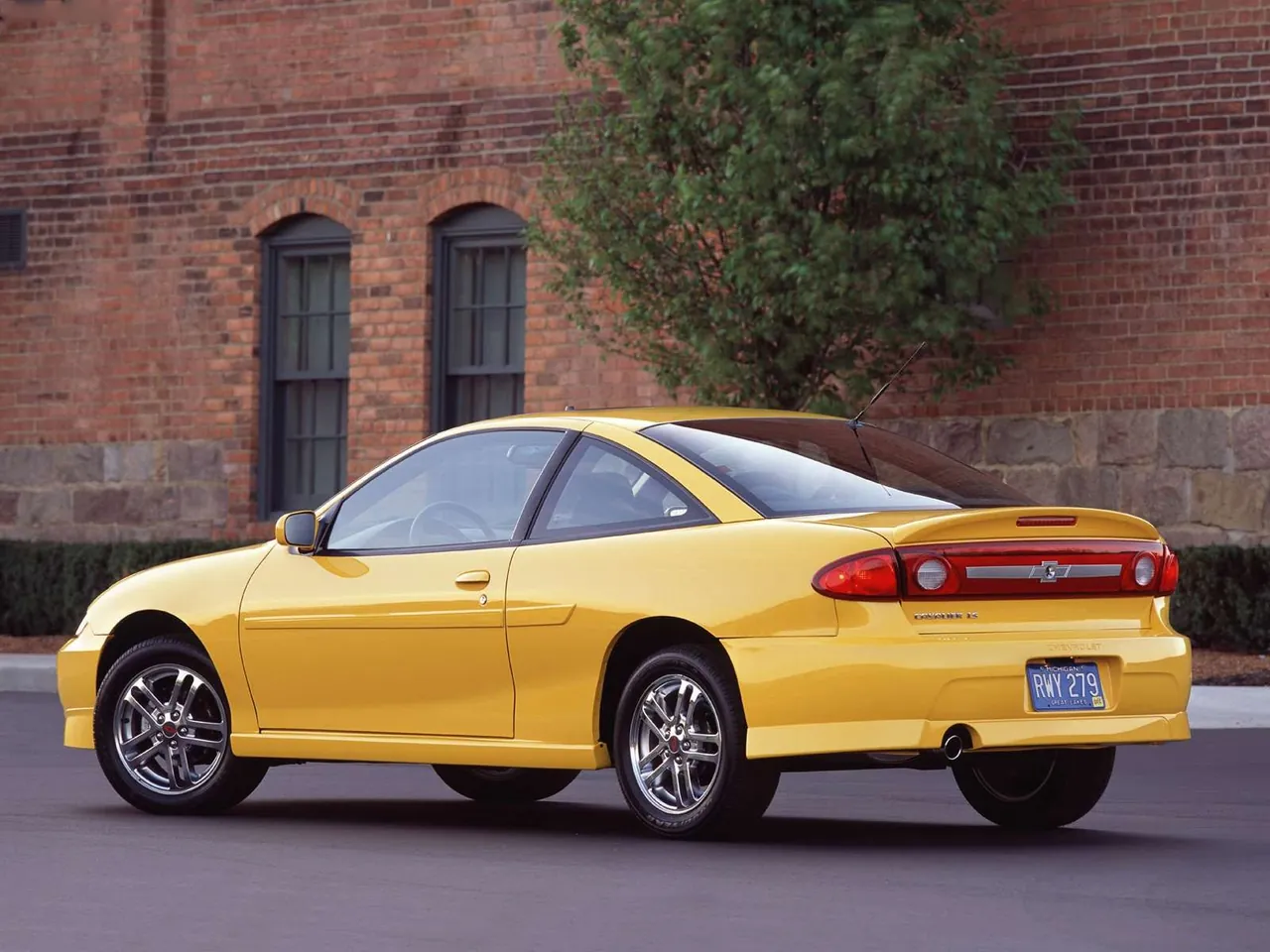 Chevrolet Cavalier LS (2003) – zadní tříčtvrteční pohled