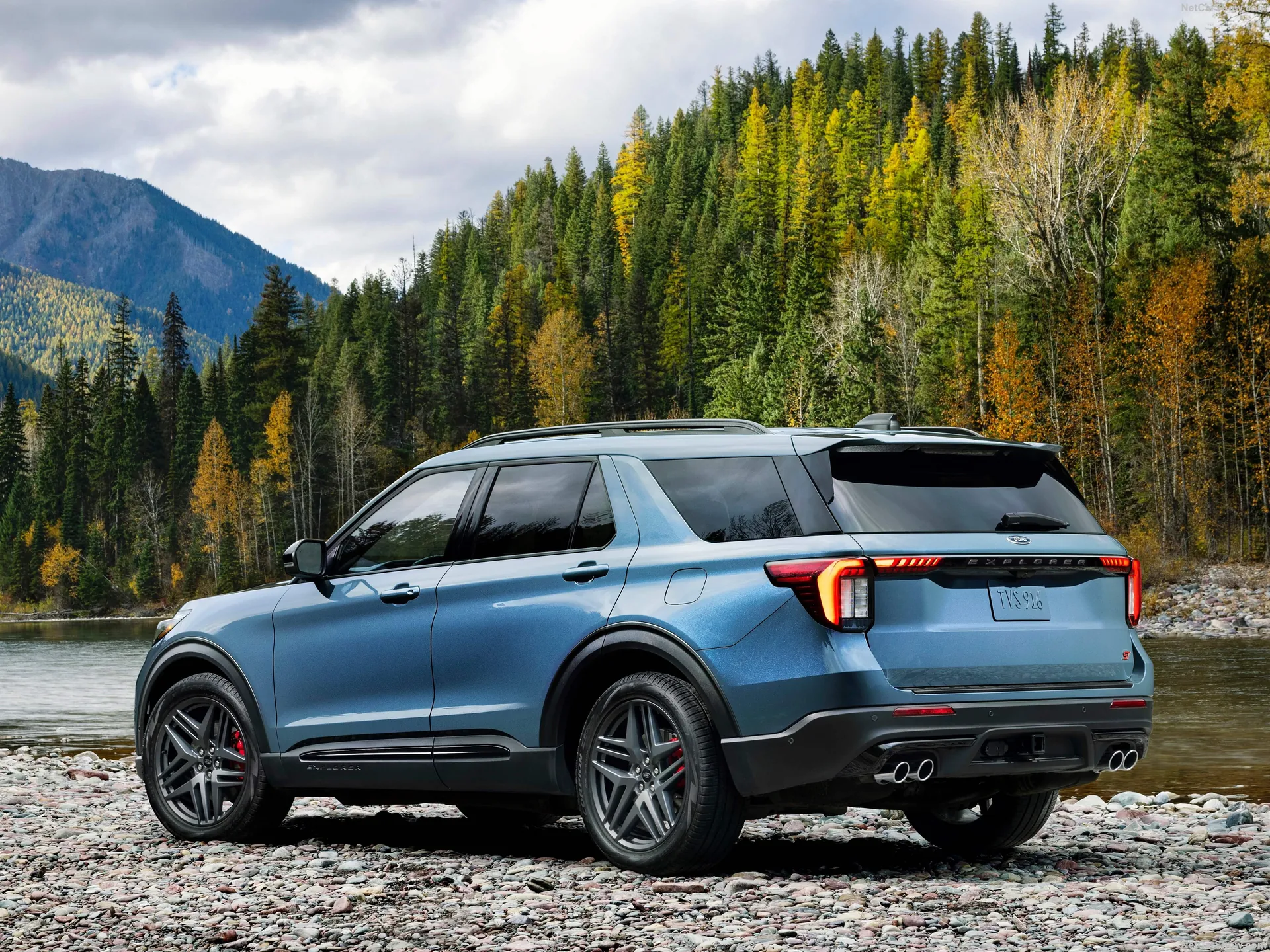 Ford Explorer ST (2025) – zadní tříčtvrteční pohled