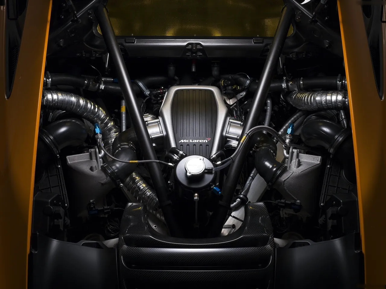 McLaren 12C Can-Am Edition Concept (2012) – motorový prostor