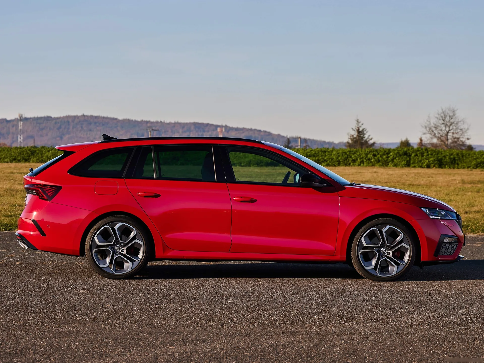 Skoda Octavia RS Combi (2020) – boční profil