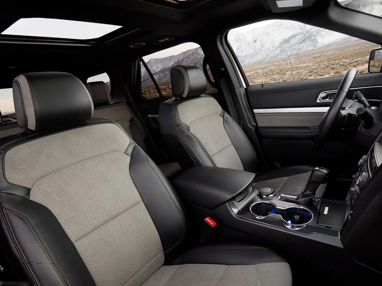 Ford Explorer XLT Sport Appearance Package (2017) – interiér