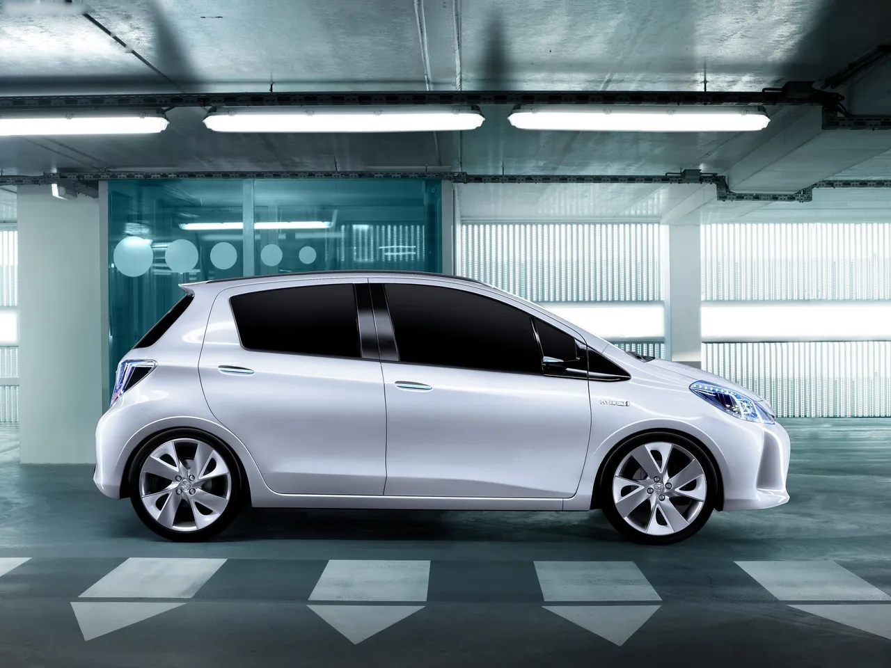 Toyota Yaris HSD Concept (2011) – boční profil