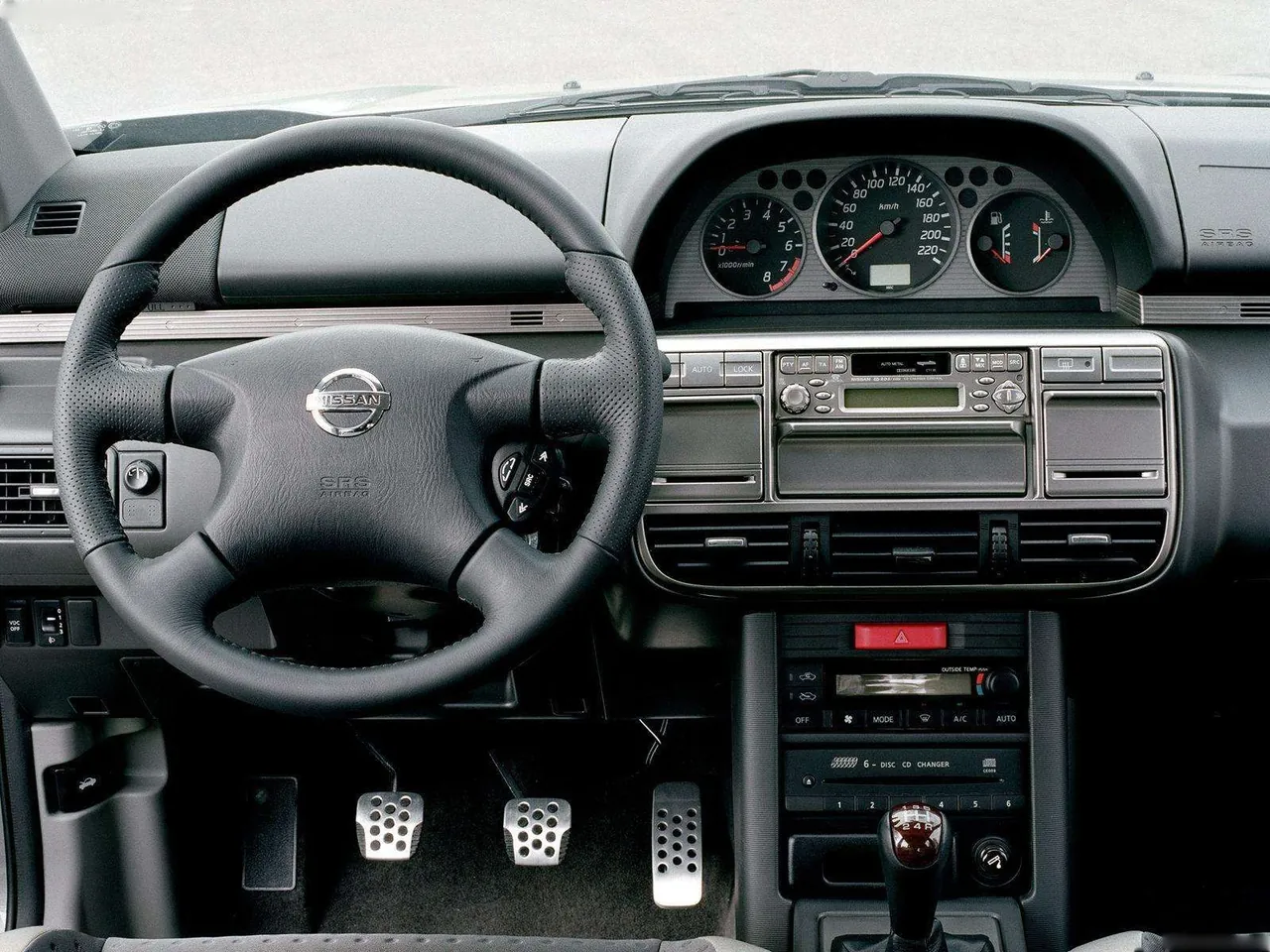 Nissan XTrail (2002) – interiér