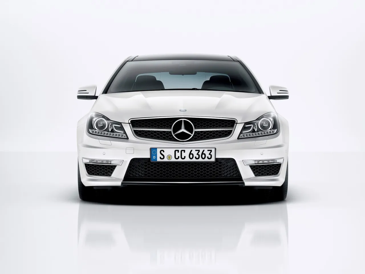 Mercedes-Benz C63 AMG Coupe (2012) – zepředu