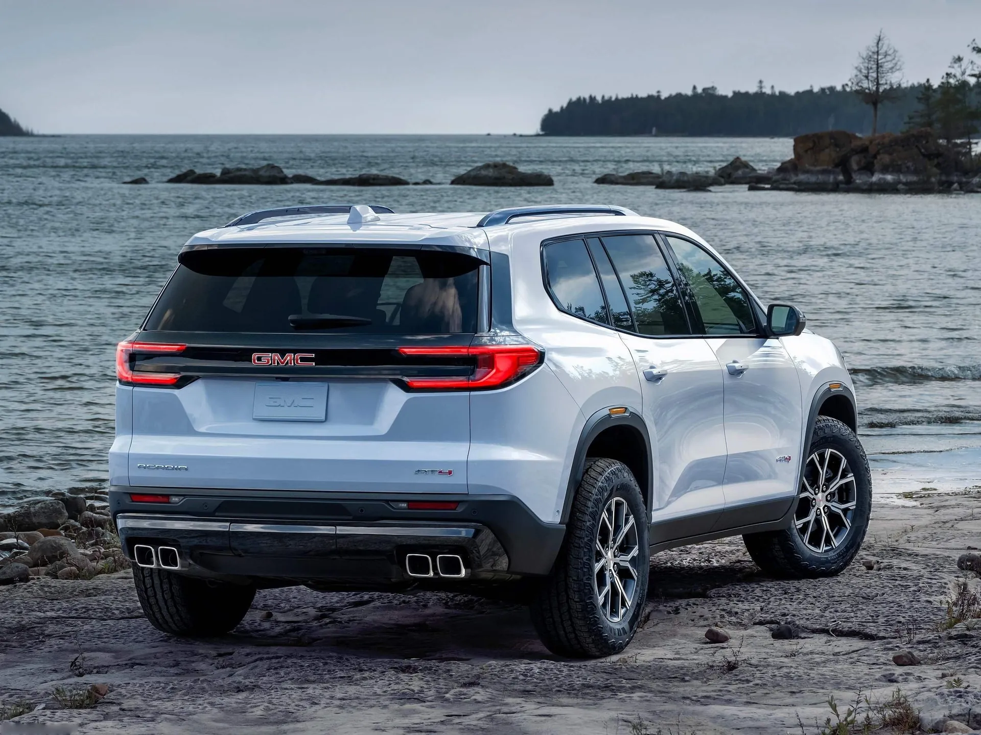 GMC Acadia (2024) – zadní tříčtvrteční pohled