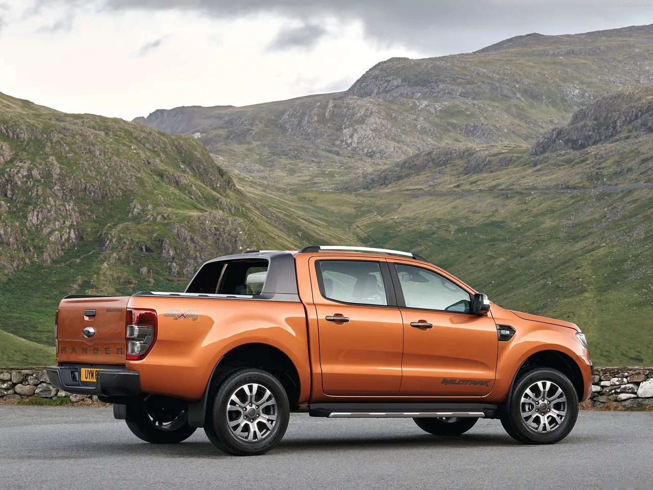 Ford Ranger (2016) – zadní tříčtvrteční pohled