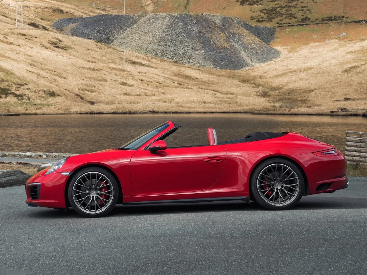 Porsche 911 Carrera 4 Cabriolet (2016) - Side Profile