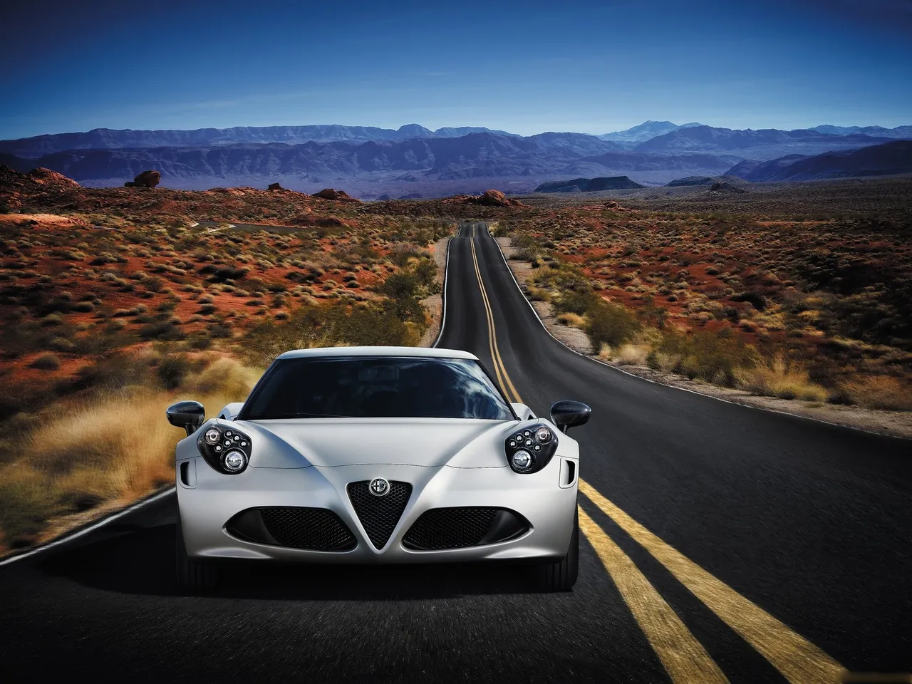 Alfa Romeo 4C (2014) - Front