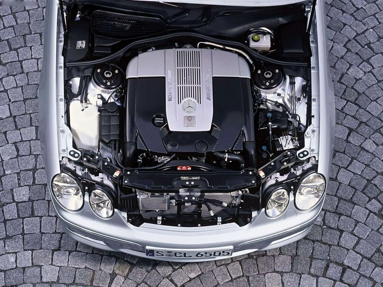 Mercedes-Benz CL65 AMG (2003) - Engine Bay