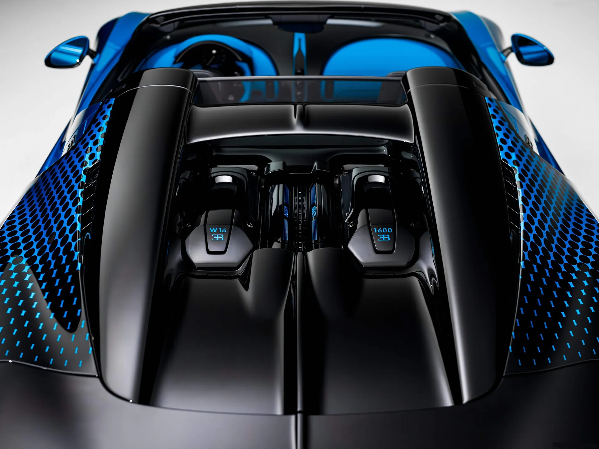 Bugatti W16 Mistral Fly Bug (2026) – motorový prostor