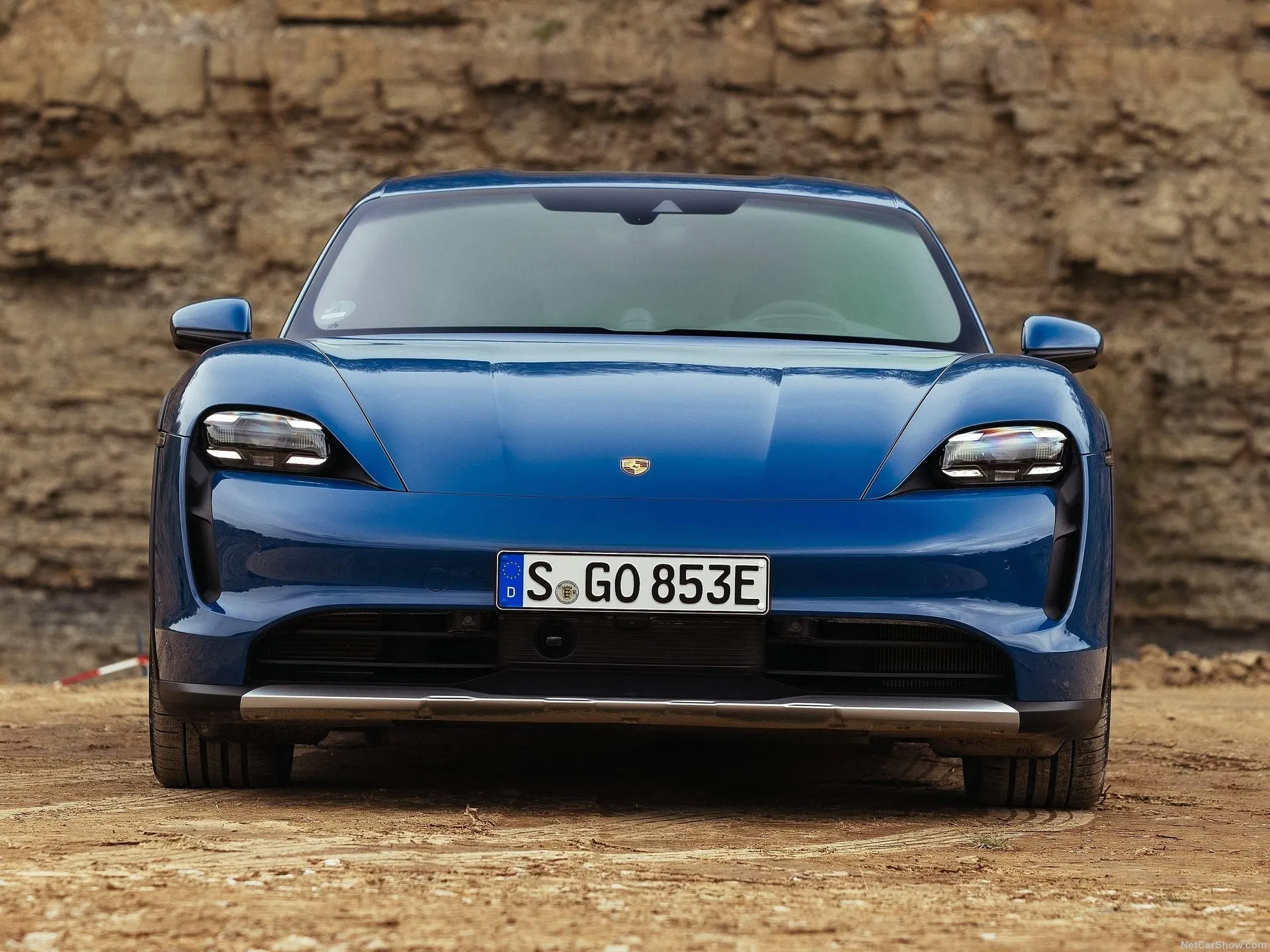 Porsche Taycan 4S Cross Turismo (2022) - Front