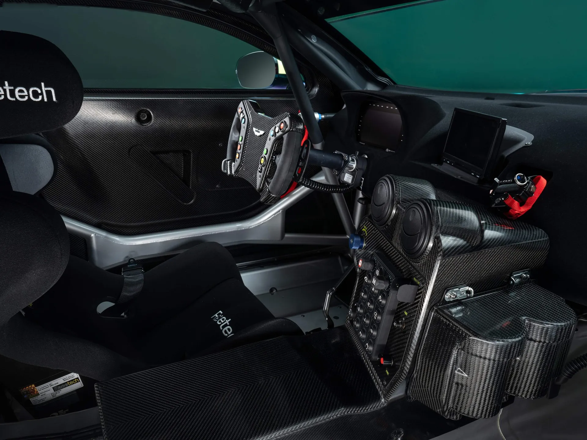 Aston Martin Vantage GT4 (2024) – interiér