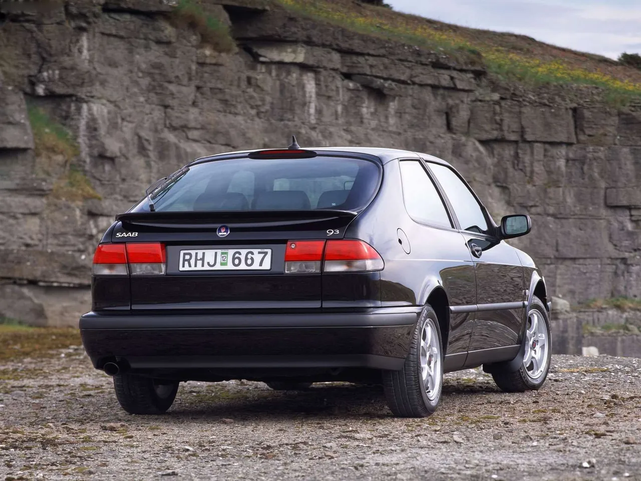 Saab 9-3 Coupe (2001) – zadní tříčtvrteční pohled